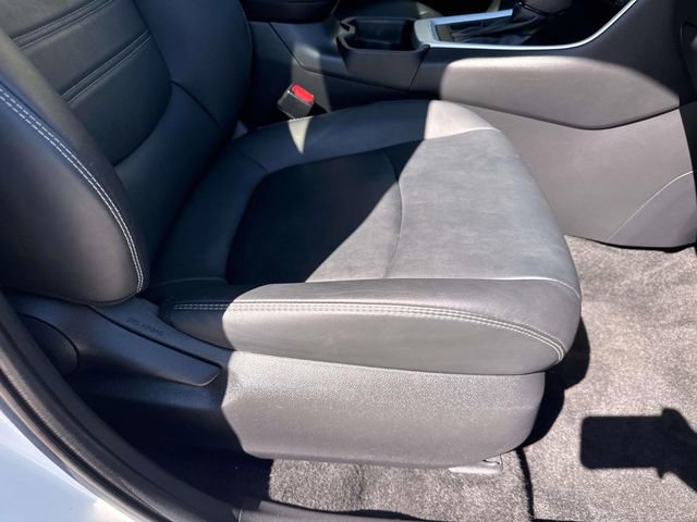 Used 2021 Toyota RAV4 XLE Premium image 11