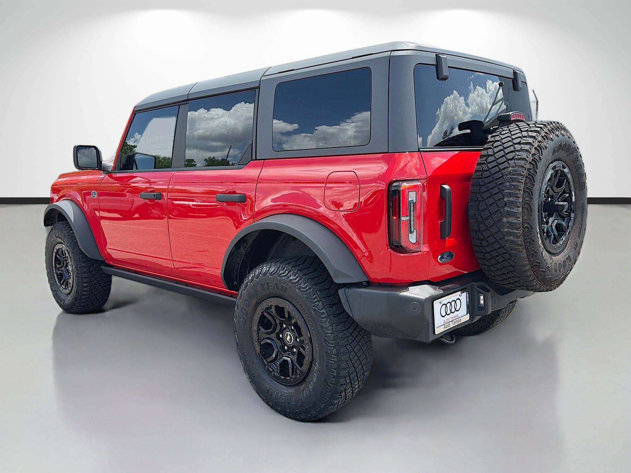 Used 2023 Ford Bronco Wildtrak image 5
