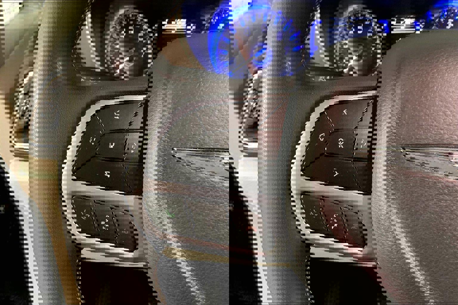 Used 2023 Chrysler Voyager LX image 18