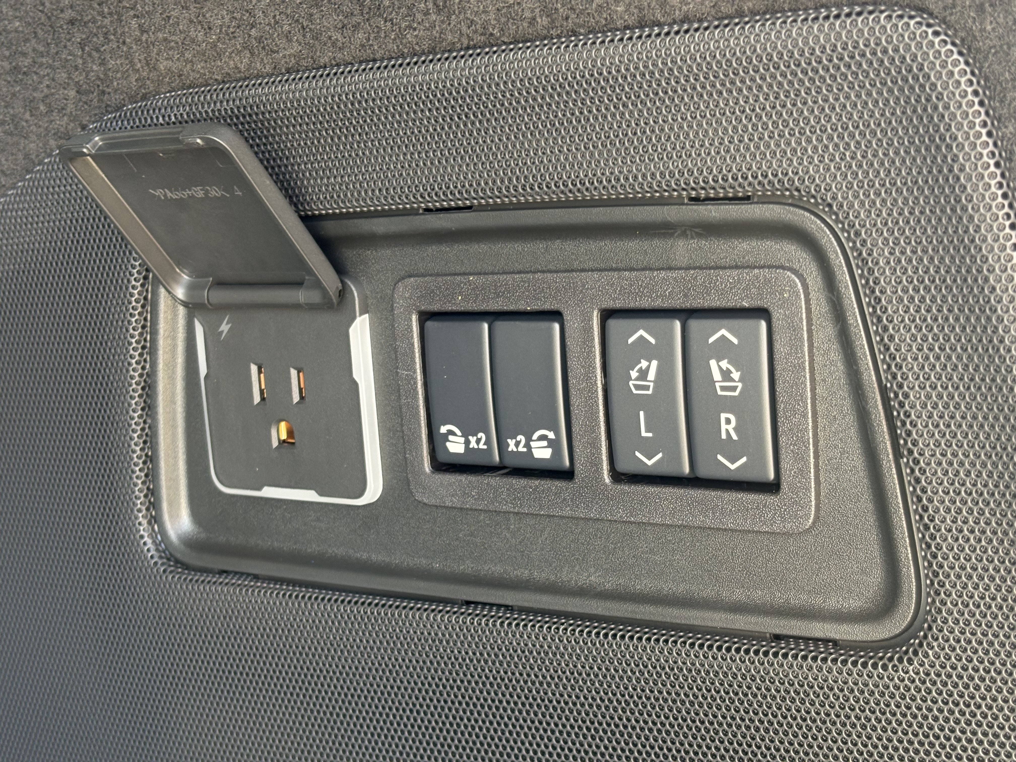 New 2026 Cadillac Escalade Luxury AWD/4WD image 10