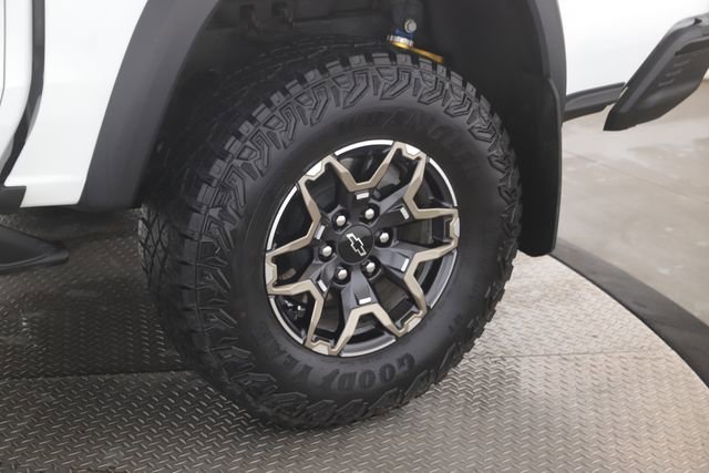 Used 2025 Chevrolet Colorado ZR2 w/ Technology Package image 14