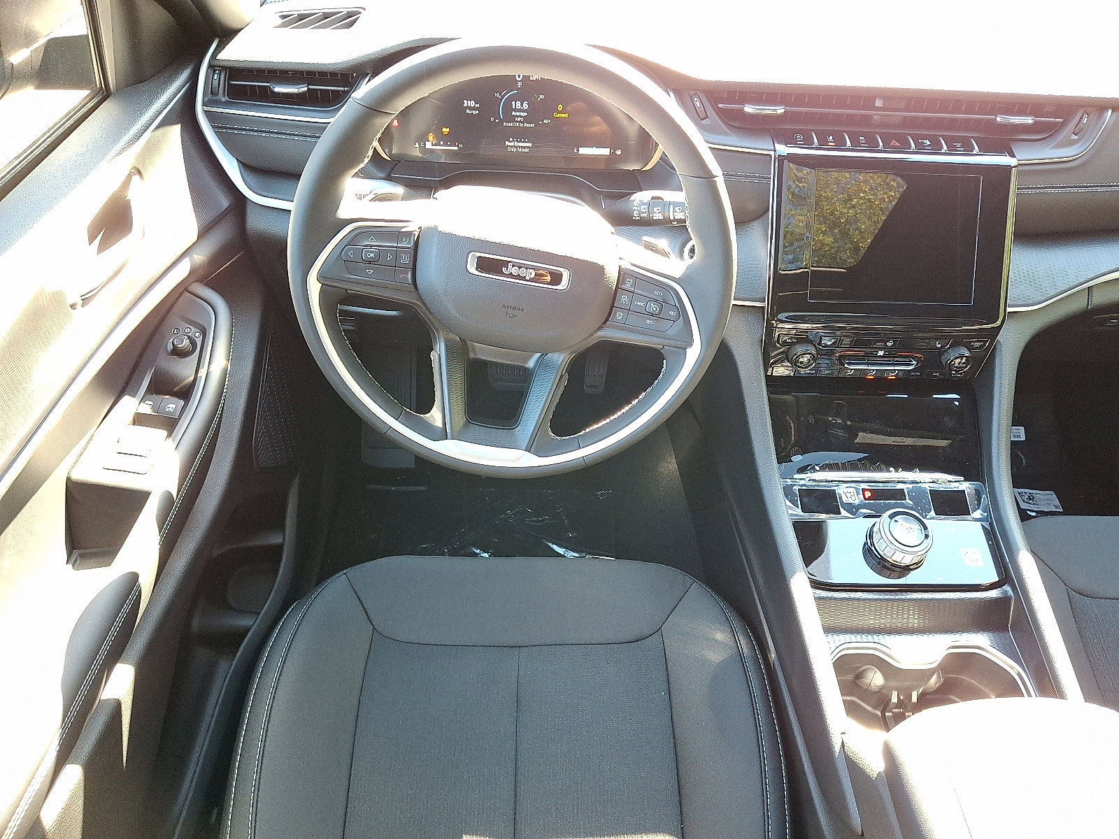 New 2025 Jeep Grand Cherokee Laredo X w/ Luxury Tech Group I image 7