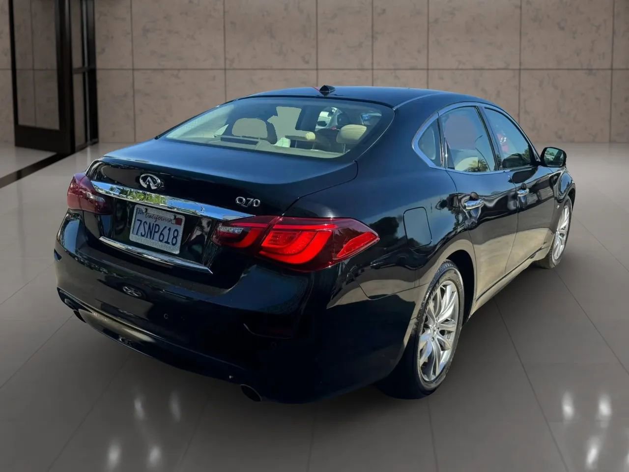 Used 2016 INFINITI Q70 3.7 w/ Technology Package image 6