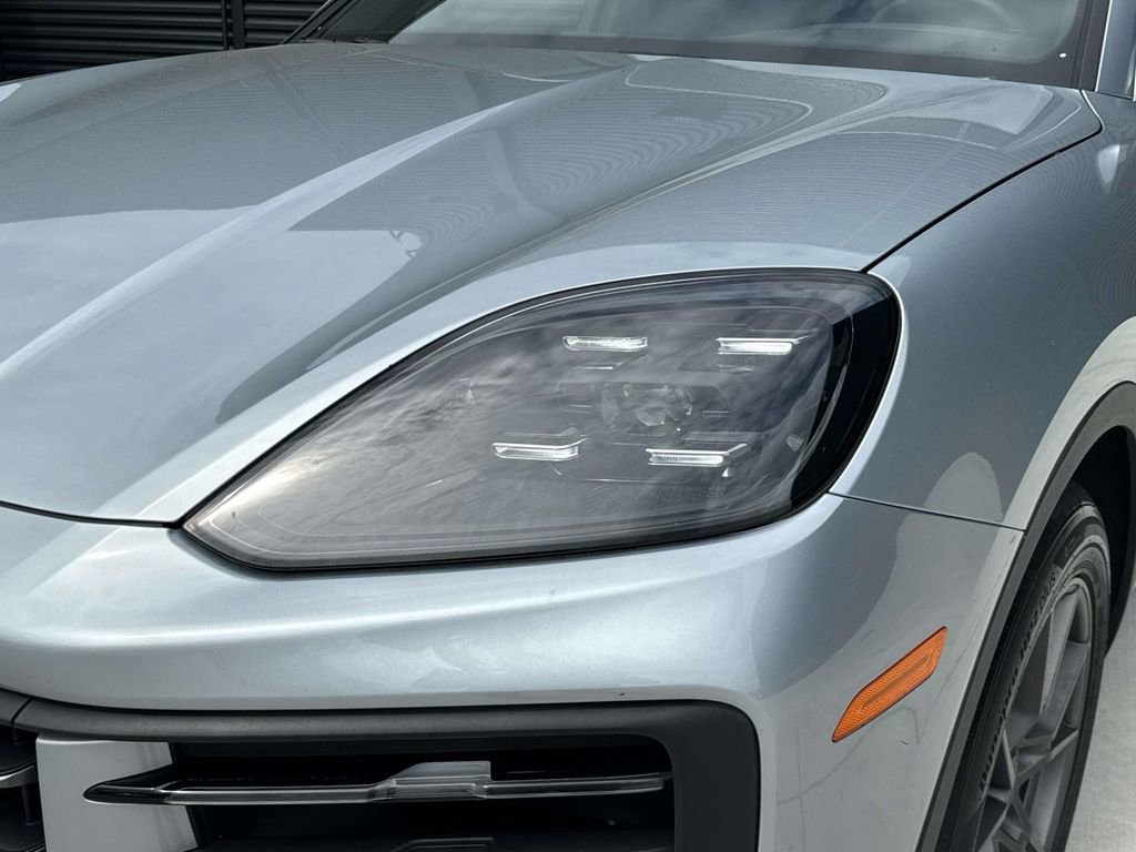 Certified 2025 Porsche Cayenne image 7