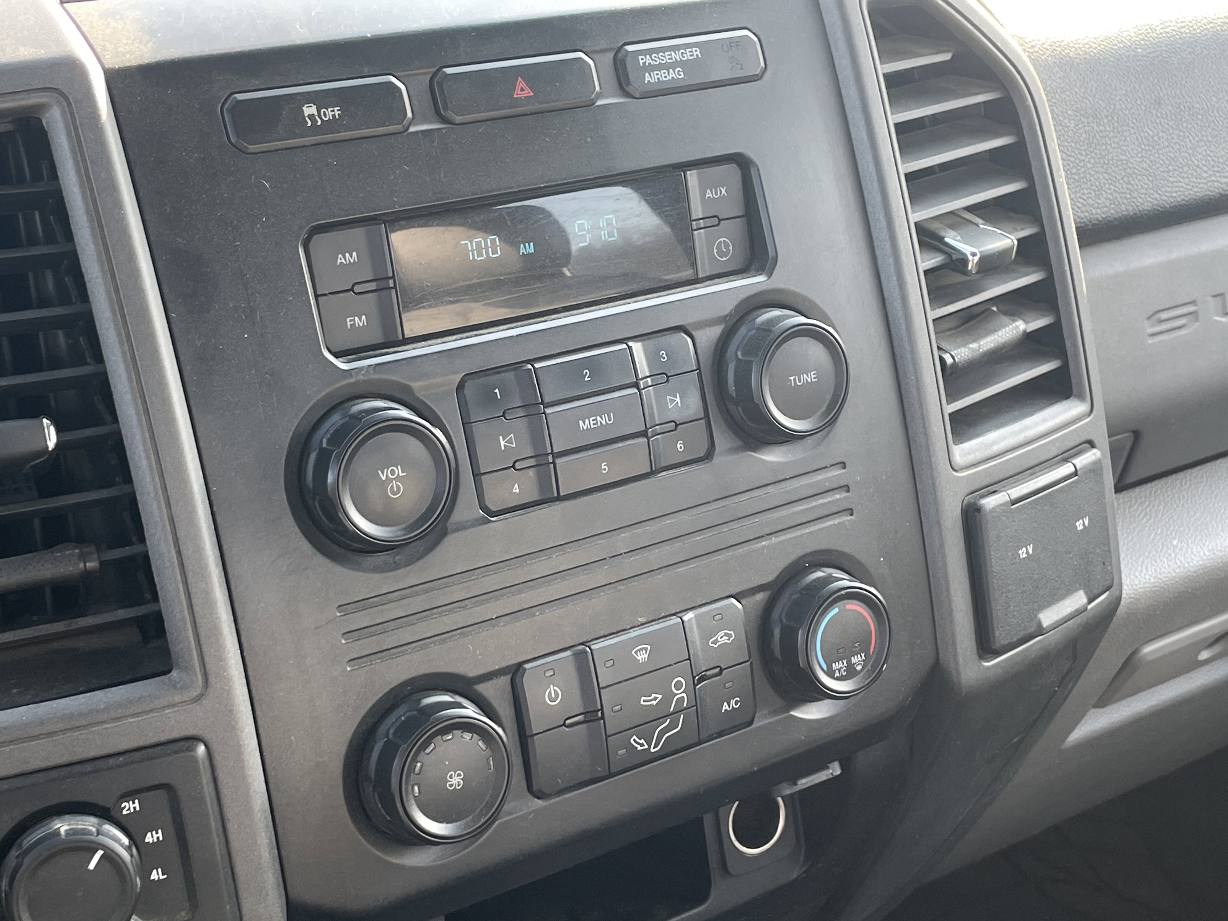 Used 2017 Ford F350 XL image 4