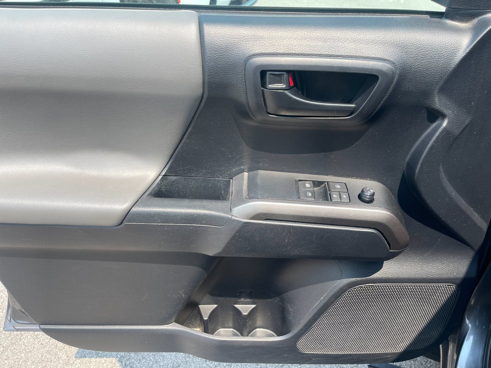 Used 2019 Toyota Tacoma SR5 AWD/4WD image 12