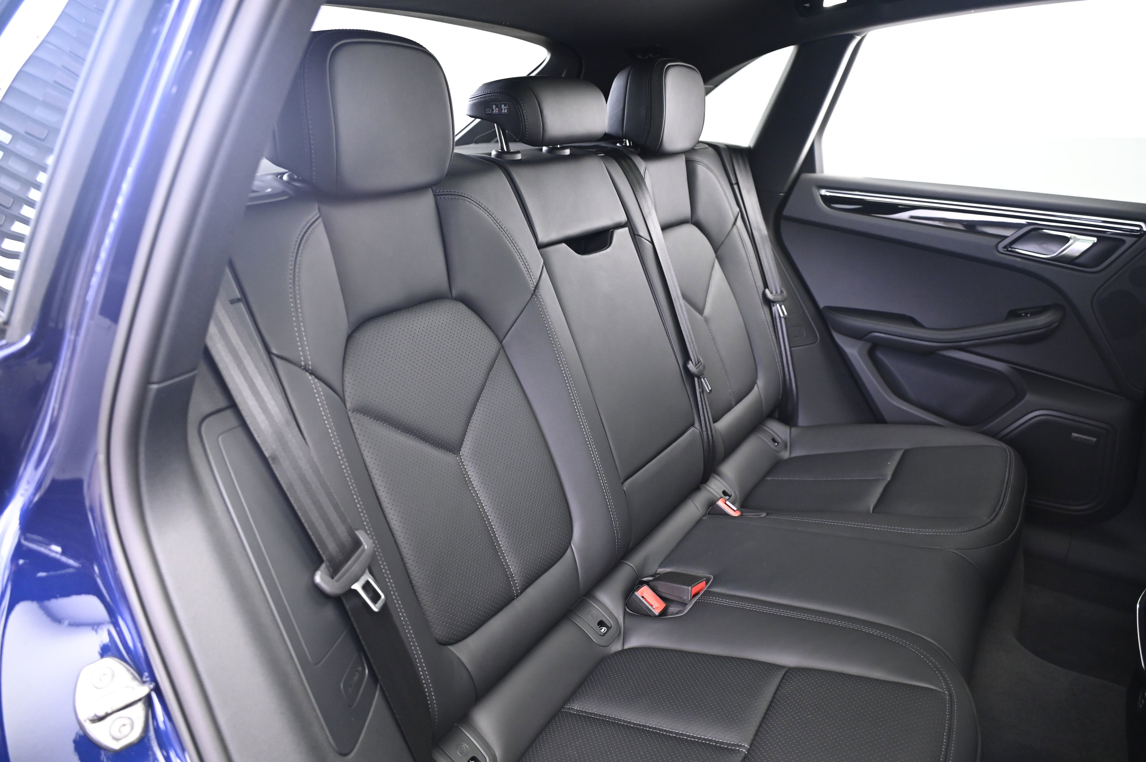 Certified 2025 Porsche Macan image 19