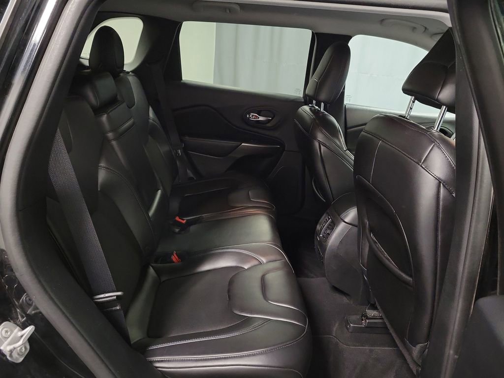 Used 2019 Jeep Cherokee Latitude Plus w/ Comfort/Convenience Group image 25