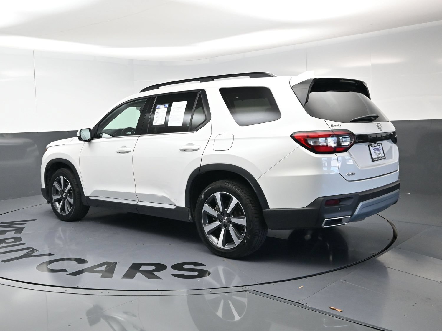 Used 2023 Honda Pilot Touring image 7