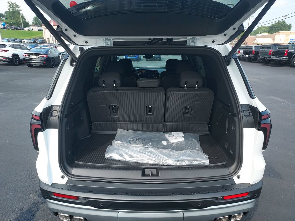 New 2026 Chevrolet Traverse LT w/ Driver Confidence Package FWD image 9