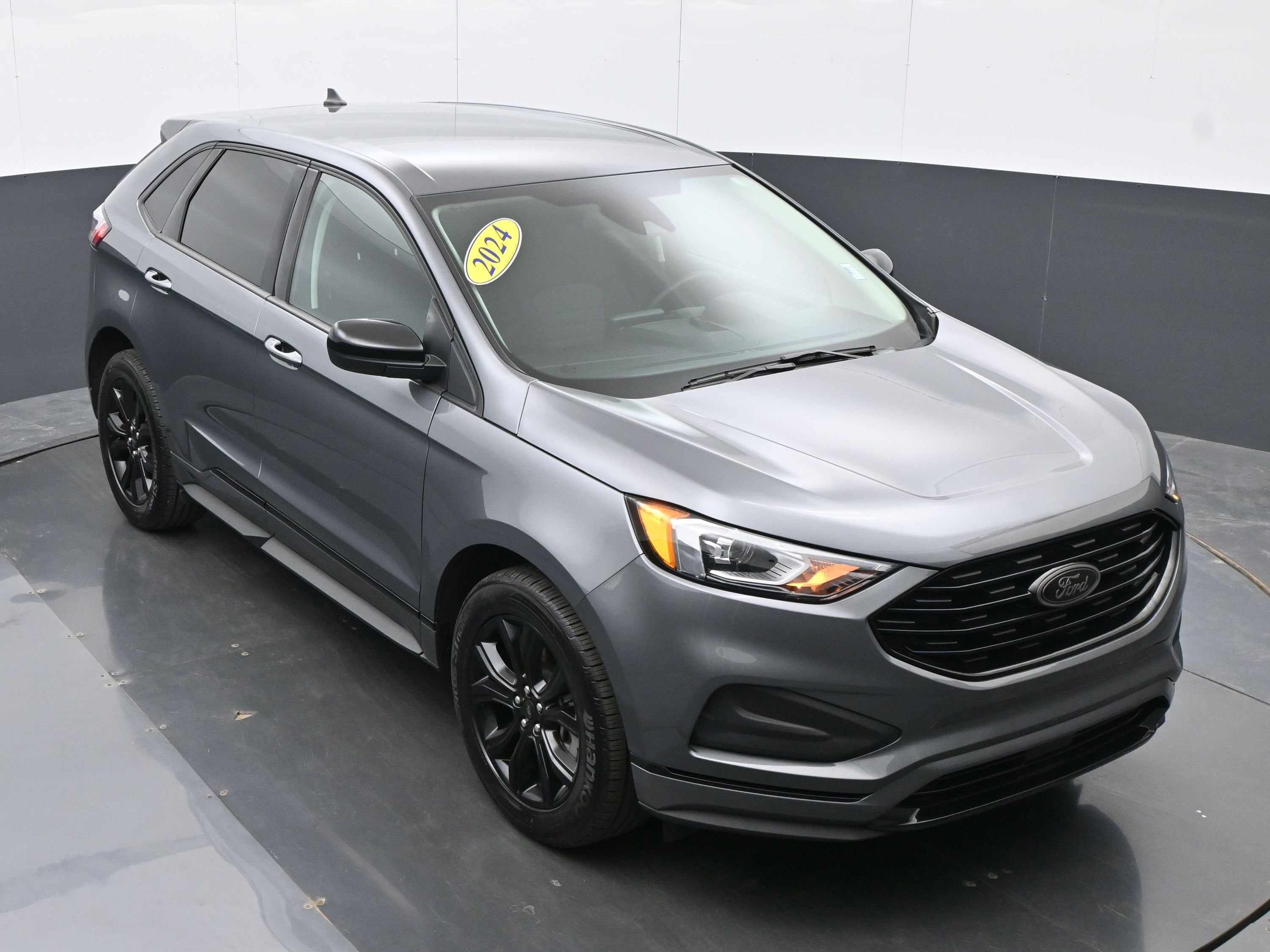 Used 2024 Ford Edge SE w/ Black Appearance Package image 32