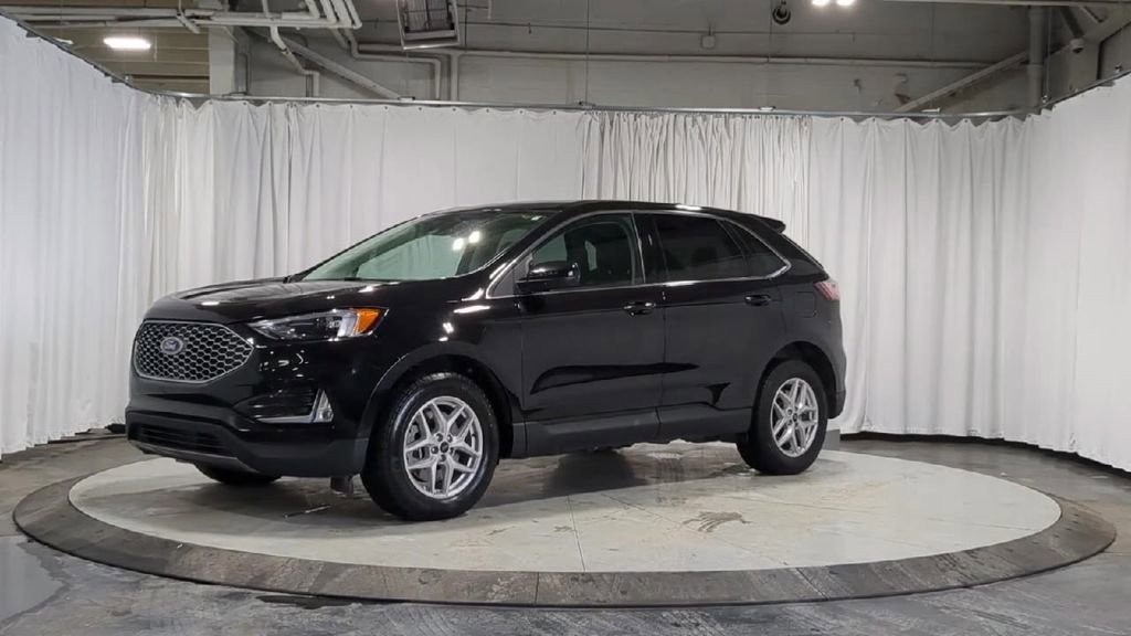 Used 2024 Ford Edge SEL w/ Convenience Package image 4