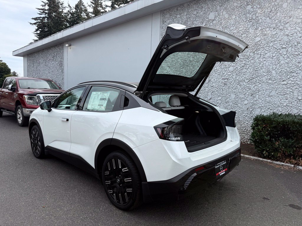 New 2026 Nissan Leaf Platinum+ w/ Cargo Package (Platinum+) FWD image 8