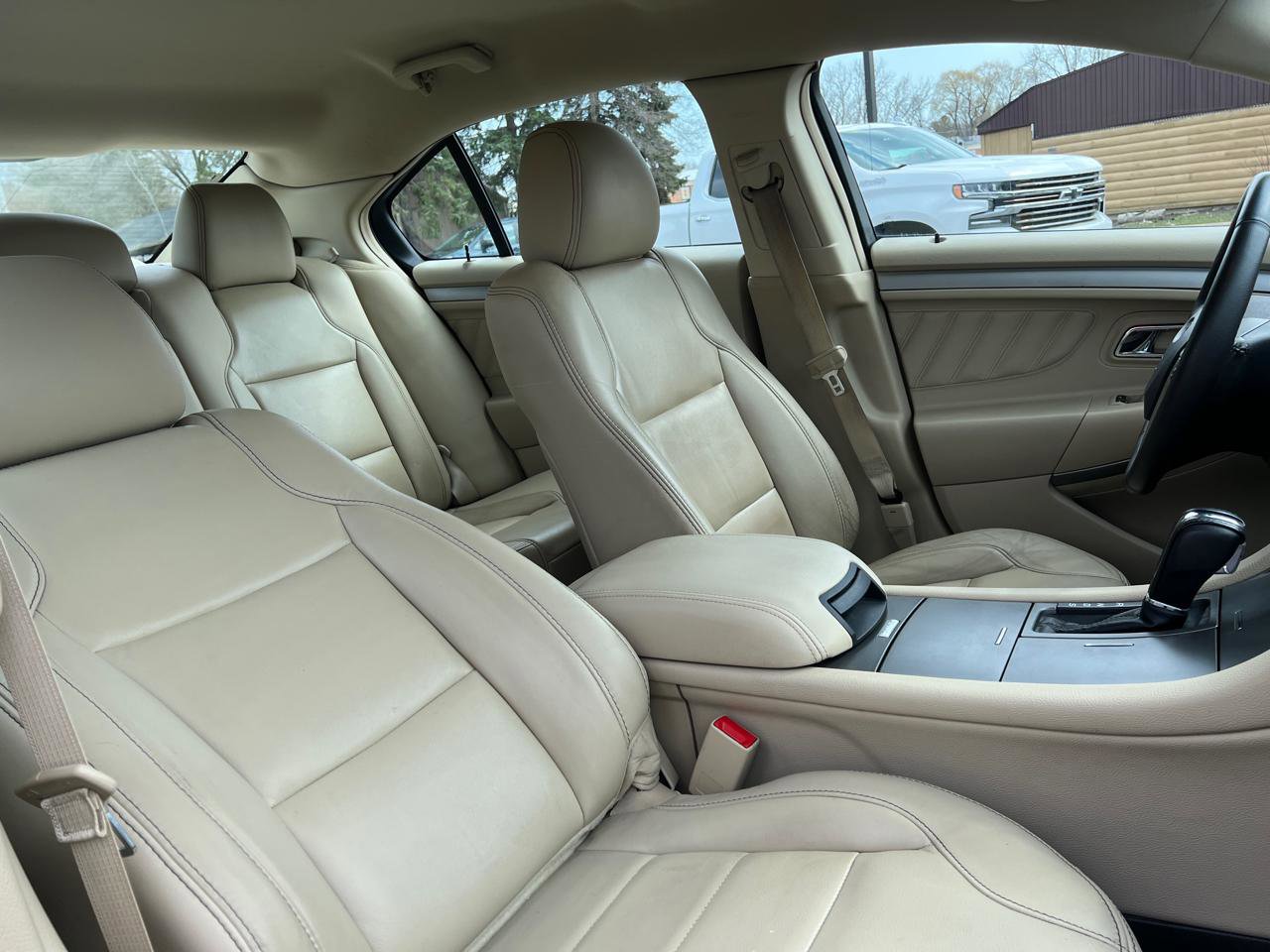 Used 2017 Ford Taurus SEL FWD image 40