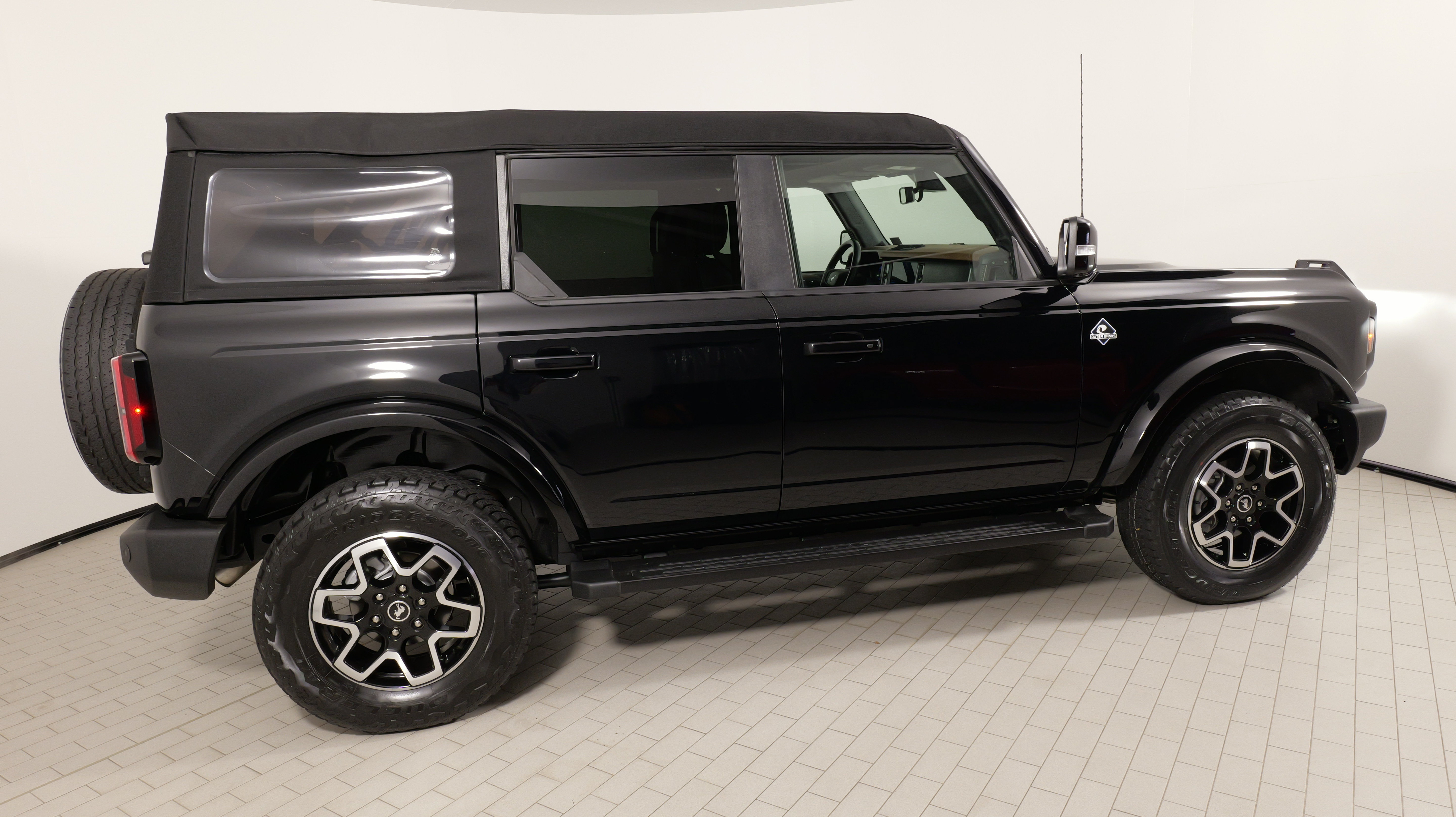 Used 2024 Ford Bronco Outer Banks AWD/4WD image 9