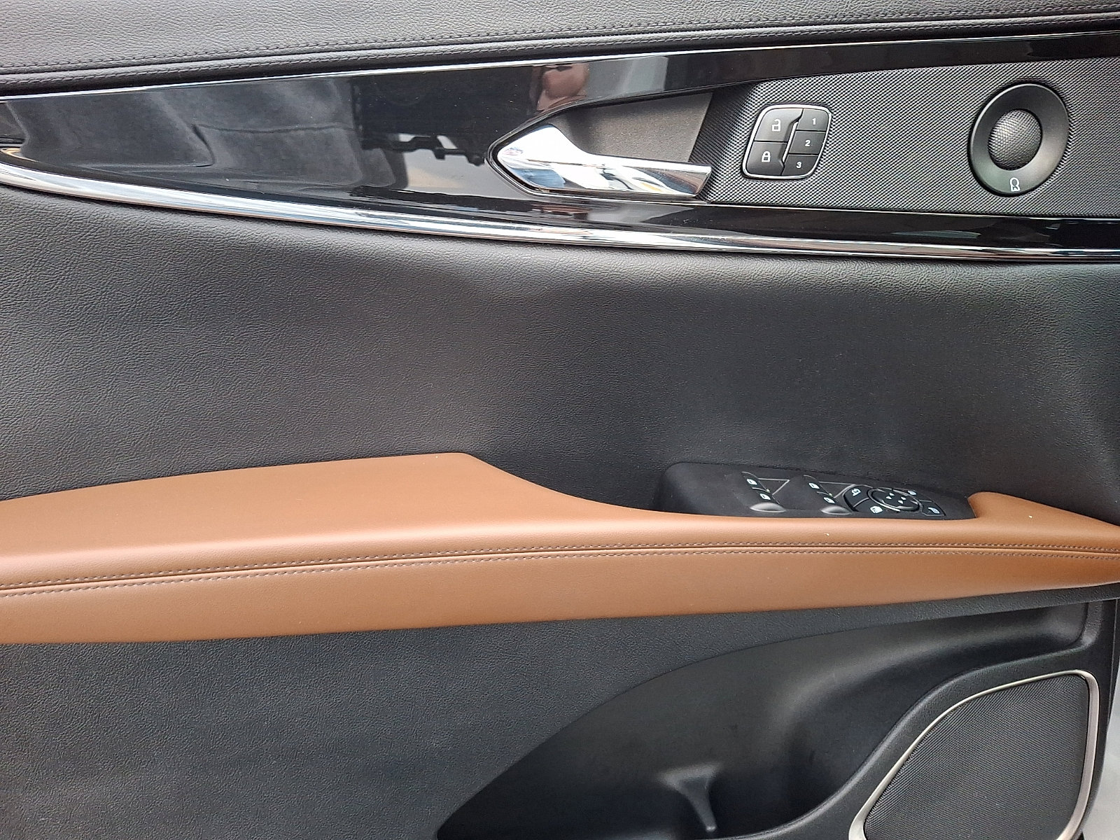 Certified 2023 Lincoln Nautilus Reserve w/ Equipment Group 201A image 13