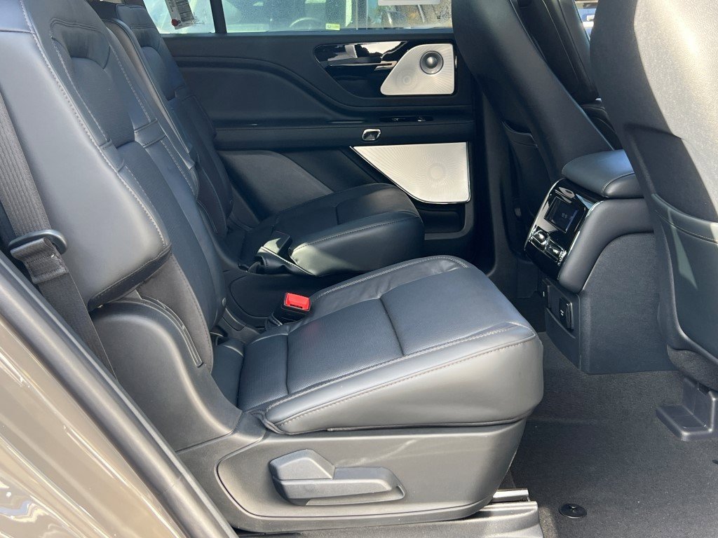 New 2026 Lincoln Aviator Reserve w/ Luxury Package image 13