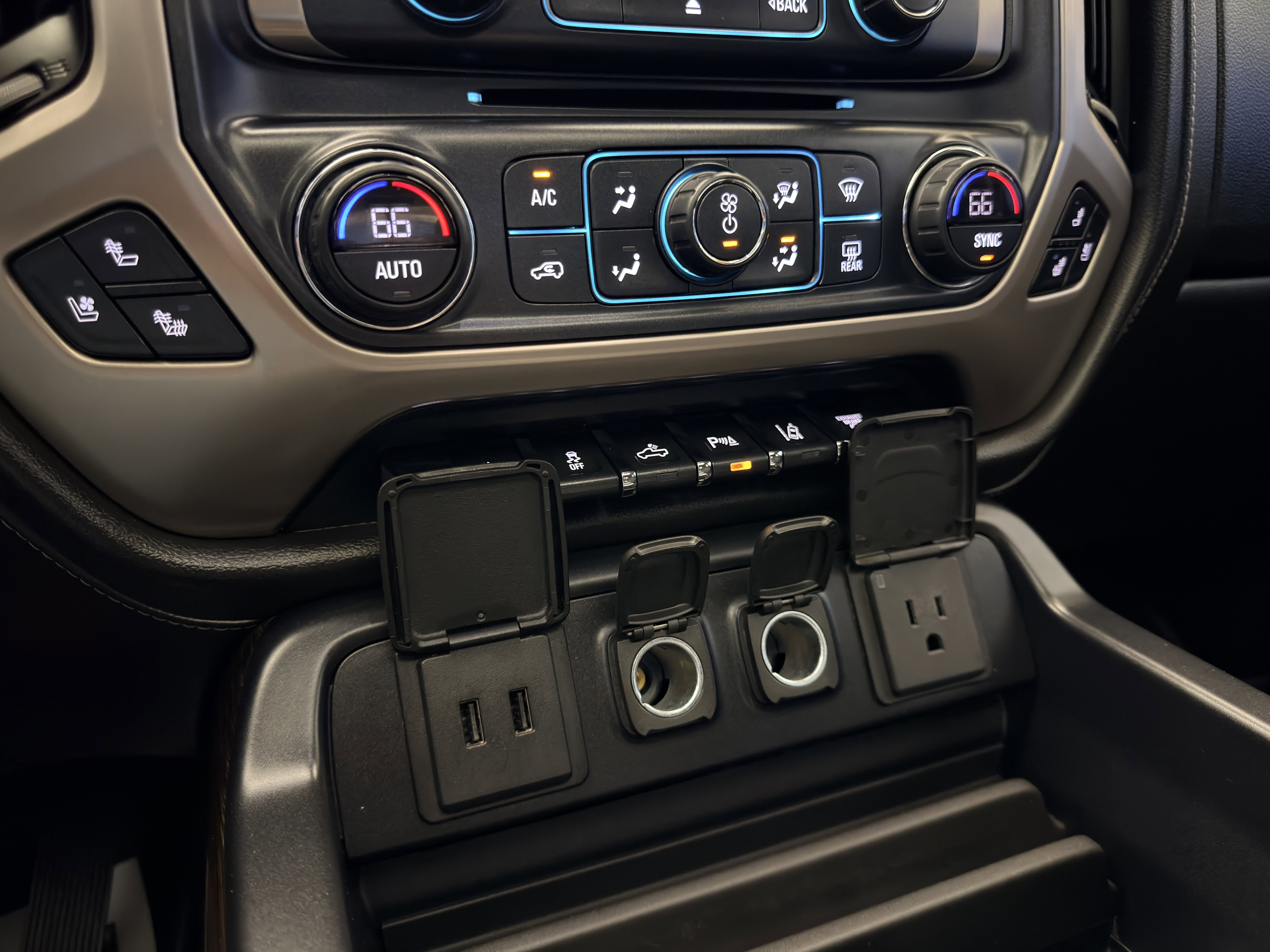 Used 2019 GMC Sierra 2500 Denali w/ Duramax Plus Package AWD/4WD image 24