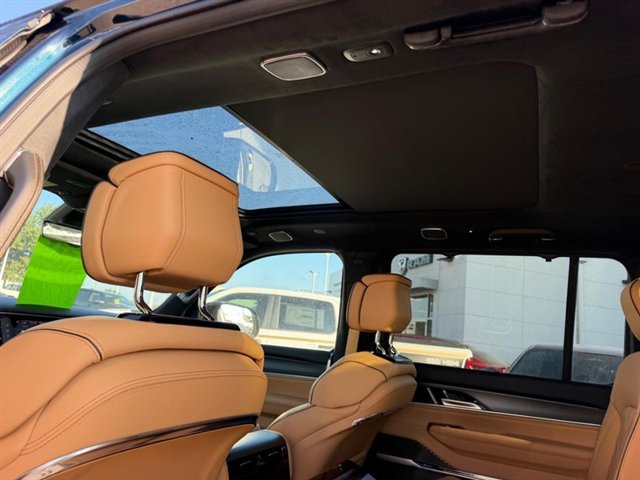 New 2026 Jeep Grand Wagoneer Summit AWD/4WD image 11