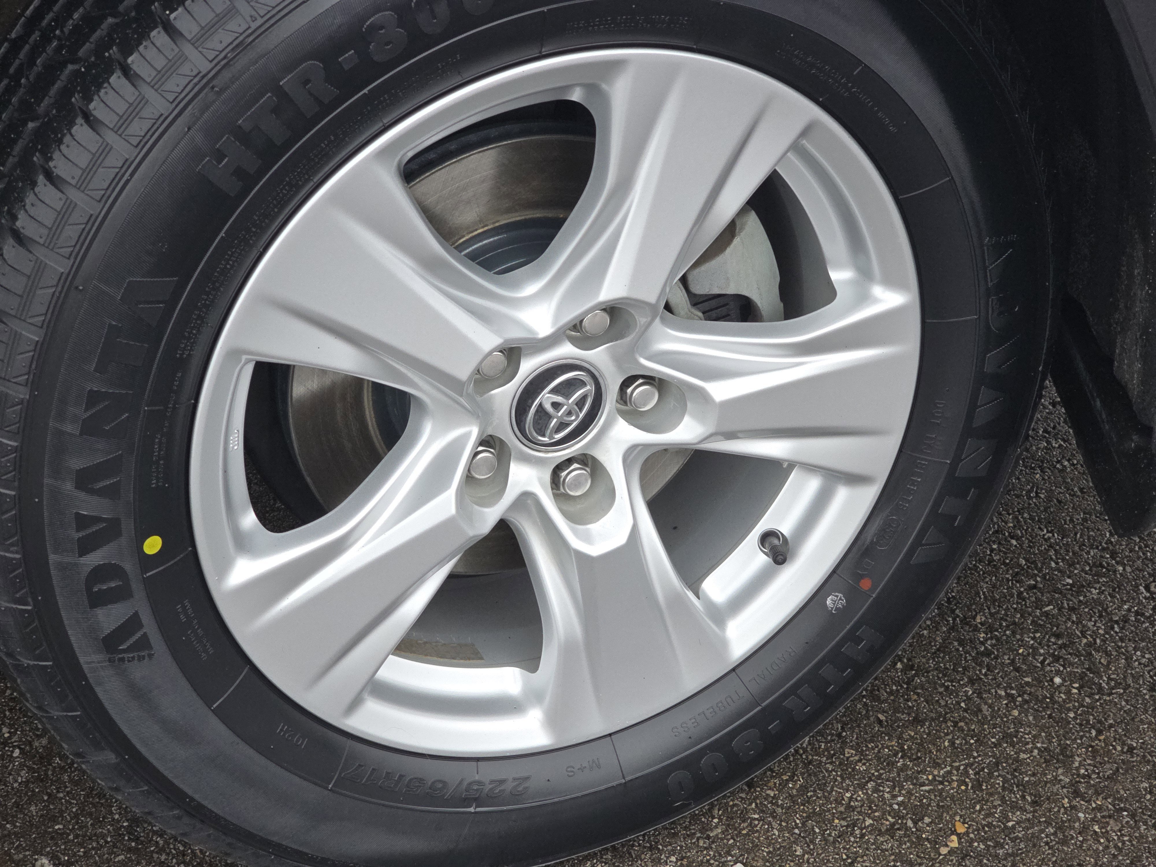 Used 2021 Toyota RAV4 XLE image 12