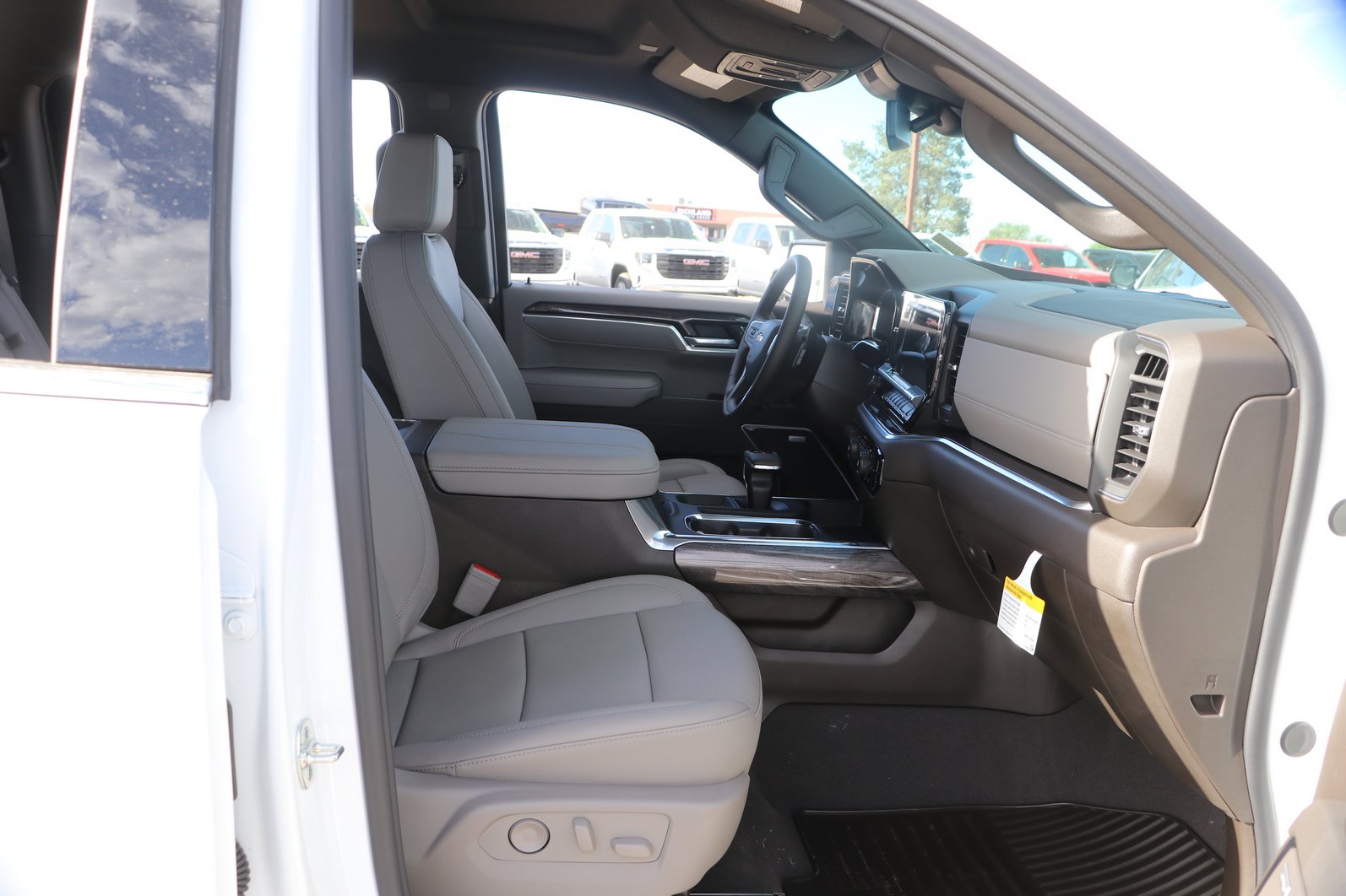New 2026 Chevrolet Silverado 1500 LTZ w/ LTZ Convenience Package II AWD/4WD image 32