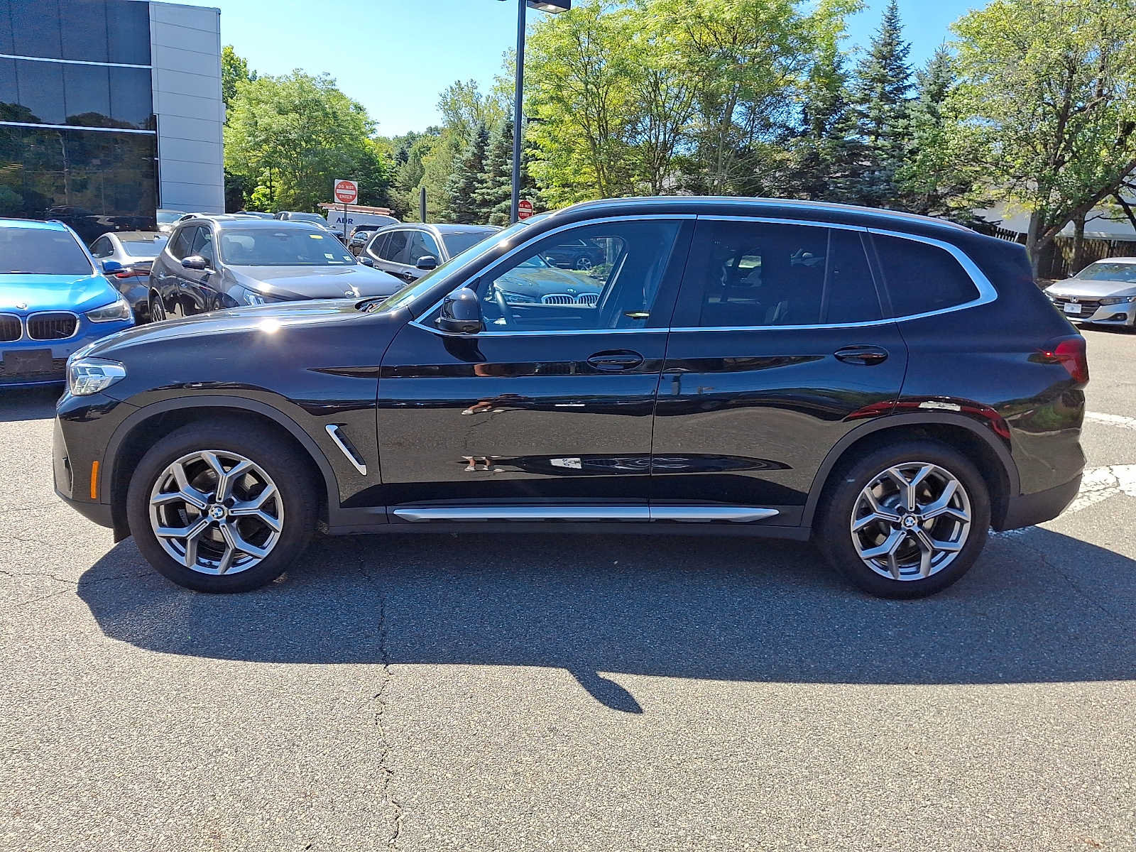 Used 2023 BMW X3 xDrive30i w/ Premium Package w/ZPA AWD/4WD image 4
