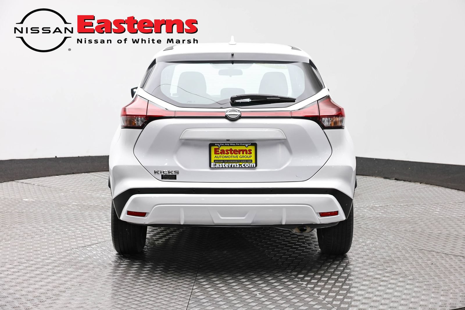 Used 2023 Nissan Kicks S FWD image 6