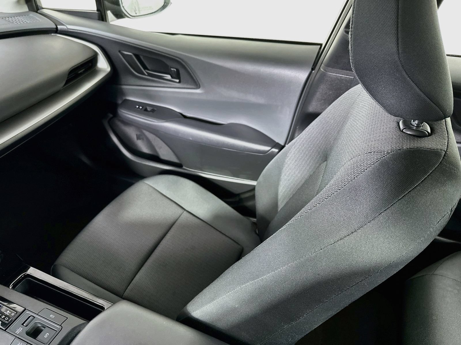 Certified 2025 Toyota Prius LE AWD/4WD image 22