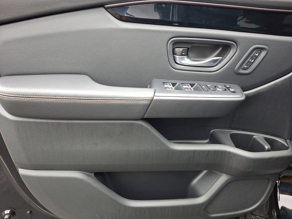Used 2025 Honda Pilot TrailSport image 23