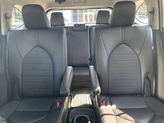 Used 2023 Toyota Highlander XLE FWD image 32
