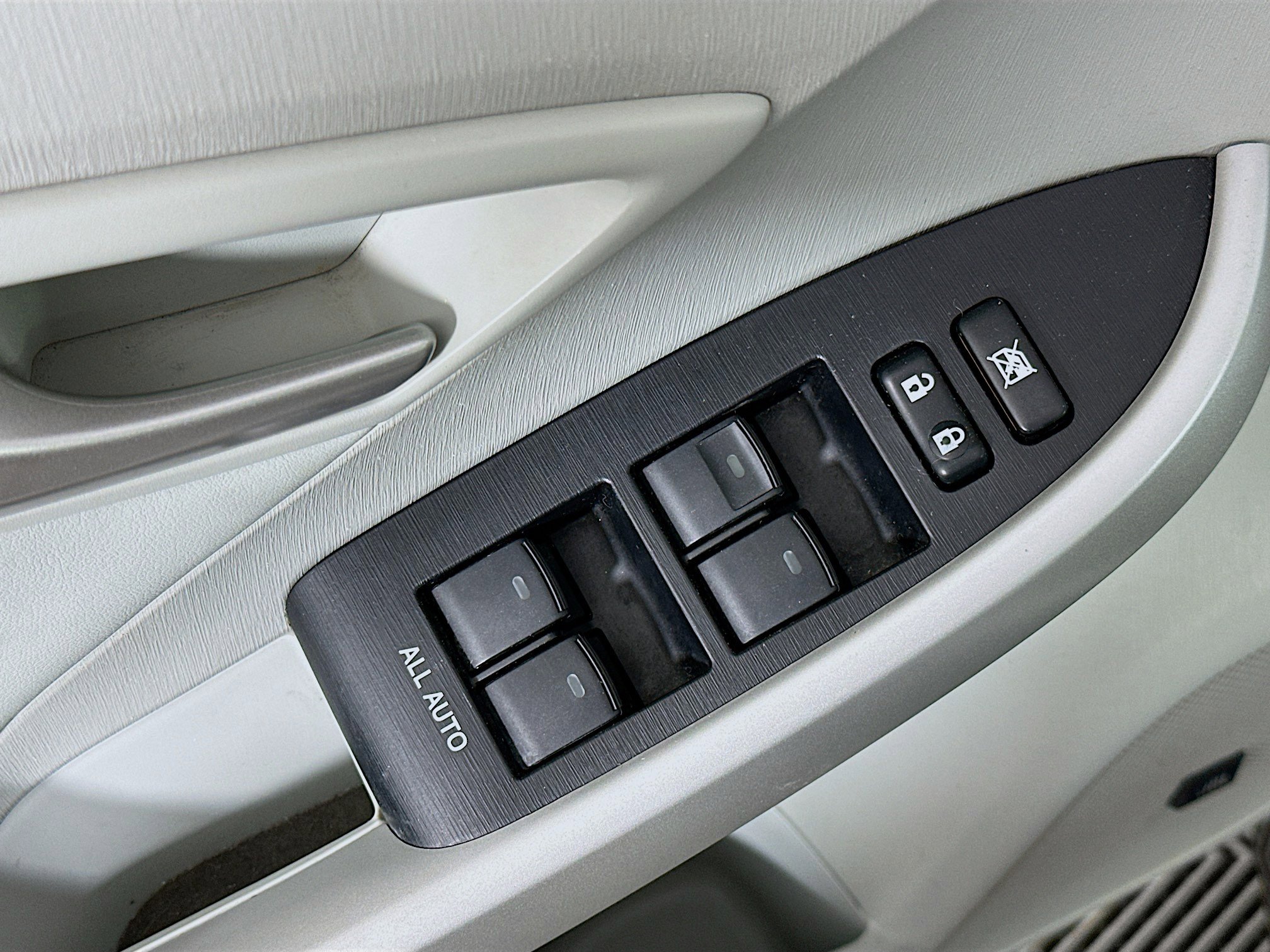 Used 2012 Toyota Prius Four FWD image 15