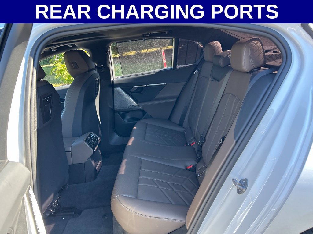 Used 2024 BMW i5 eDrive40i w/ M Sport Package RWD image 15