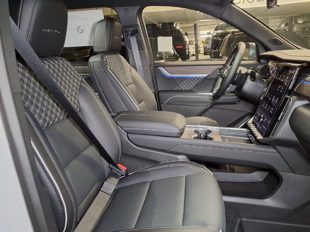 New 2027 GMC Acadia Denali w/ LPO, Floor Liner Package FWD image 6