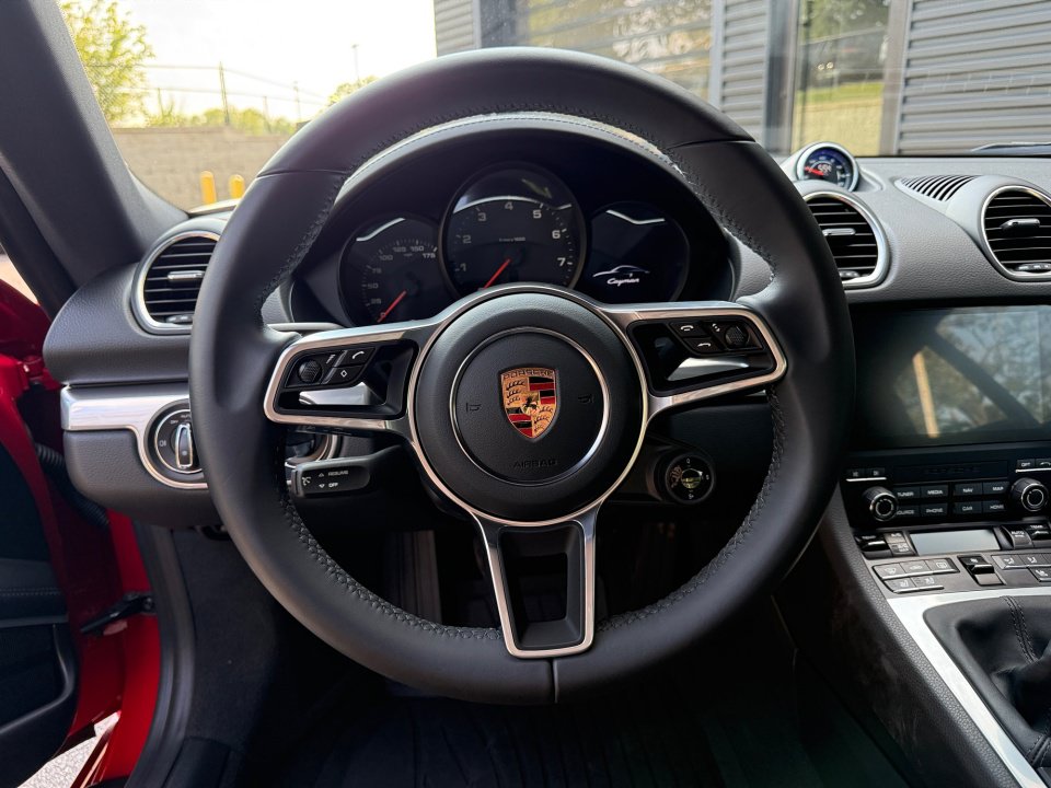 Used 2025 Porsche 718 Cayman RWD image 17