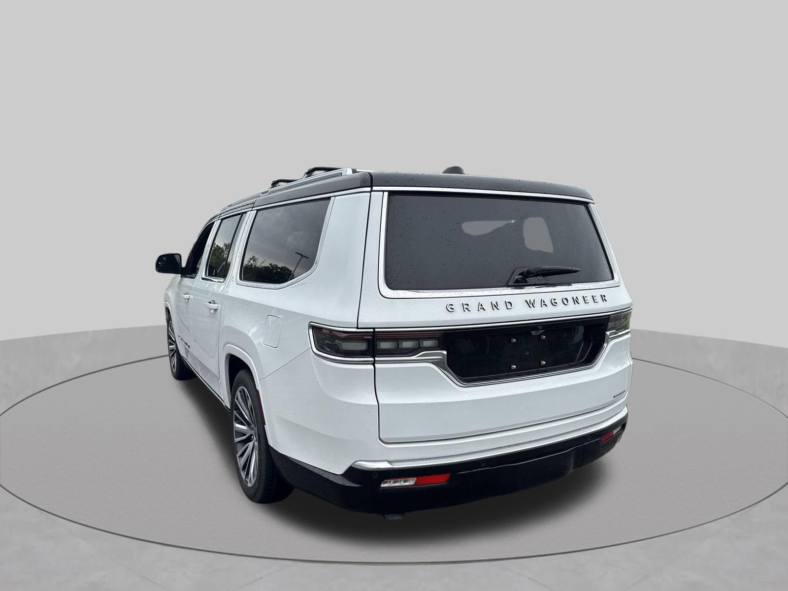 Used 2024 Jeep Grand Wagoneer L Series III AWD/4WD image 5