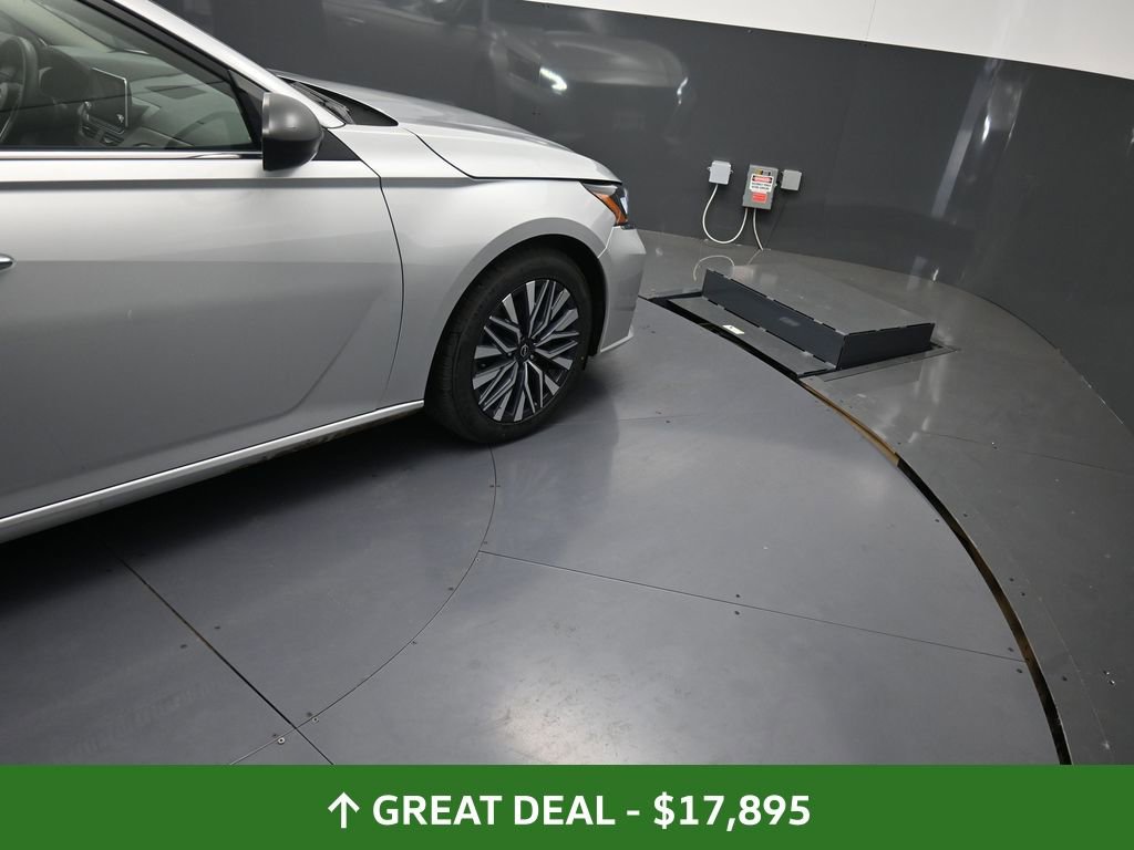 Used 2024 Nissan Altima 2.5 SV image 24