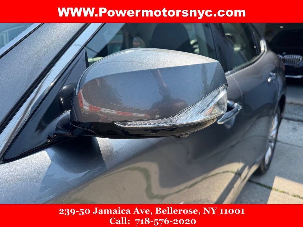 Used 2017 INFINITI Q70 3.7 AWD/4WD image 12