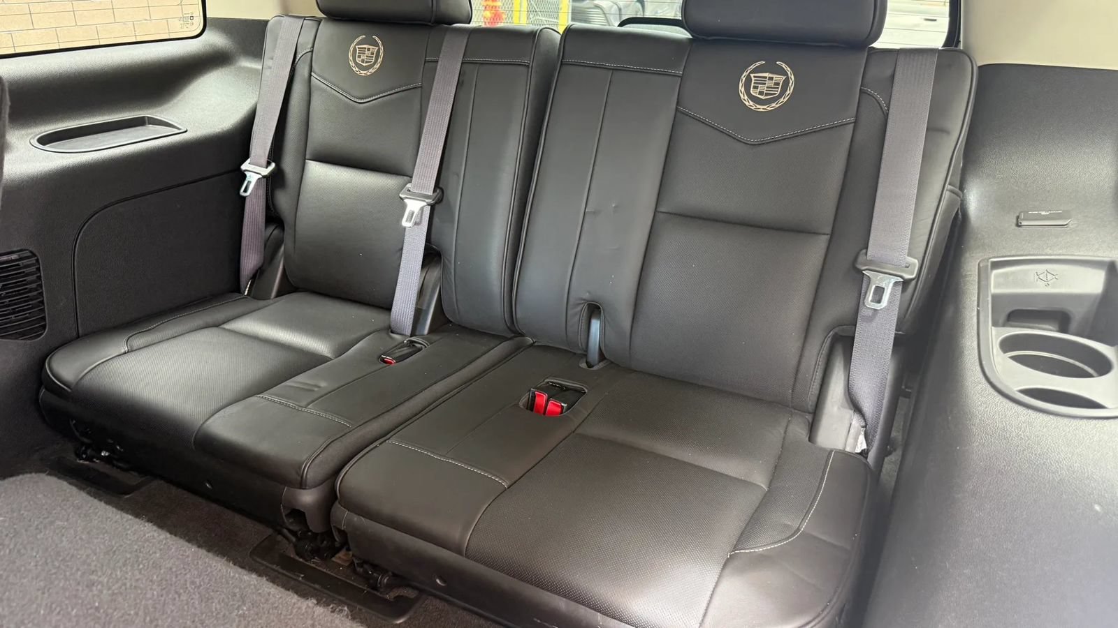 Used 2012 Cadillac Escalade Platinum AWD/4WD image 12
