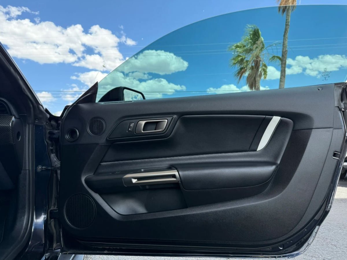 Used 2021 Ford Mustang Shelby GT500 w/ Technology Package RWD image 32
