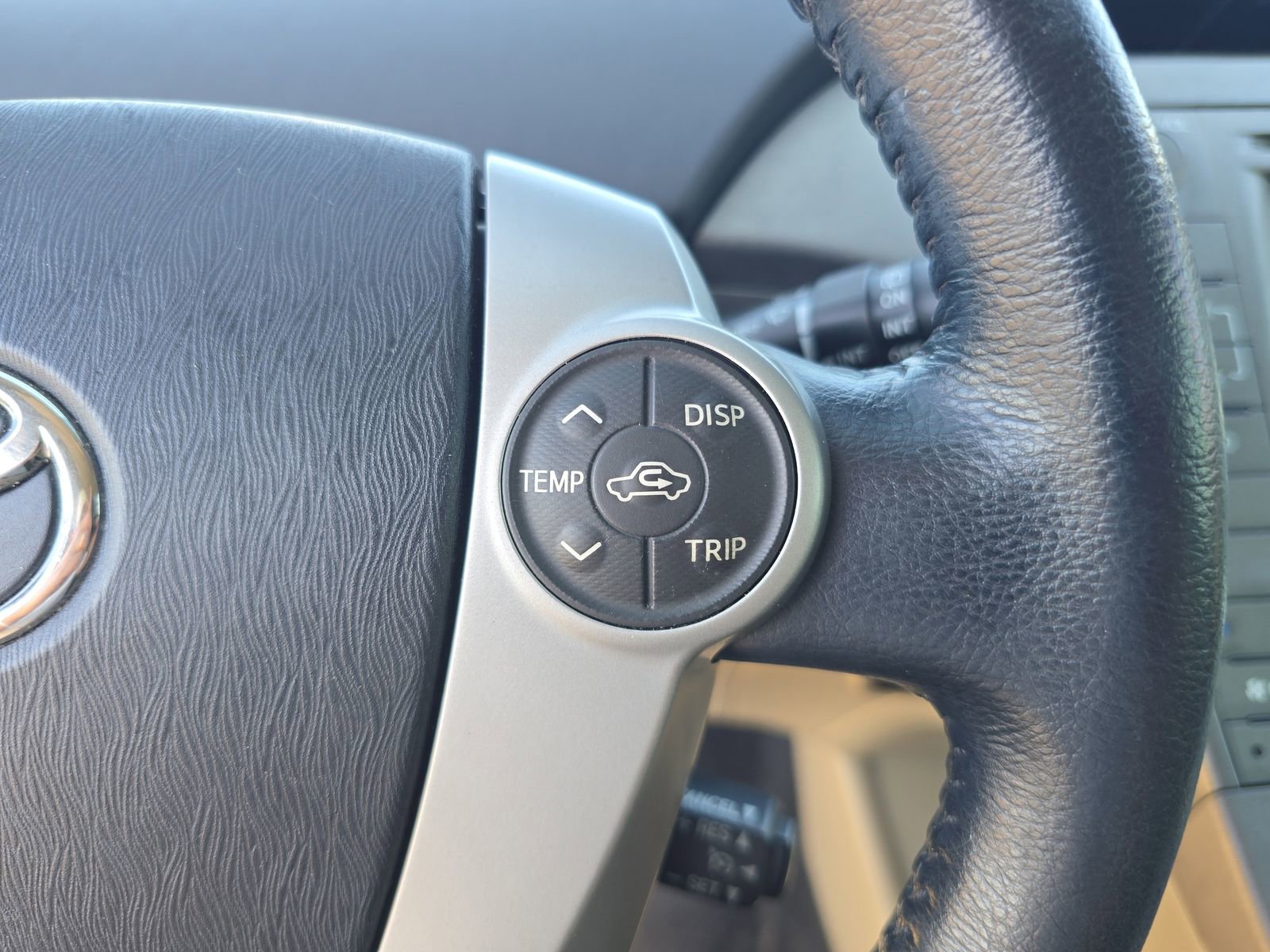 Used 2015 Toyota Prius Five FWD image 22