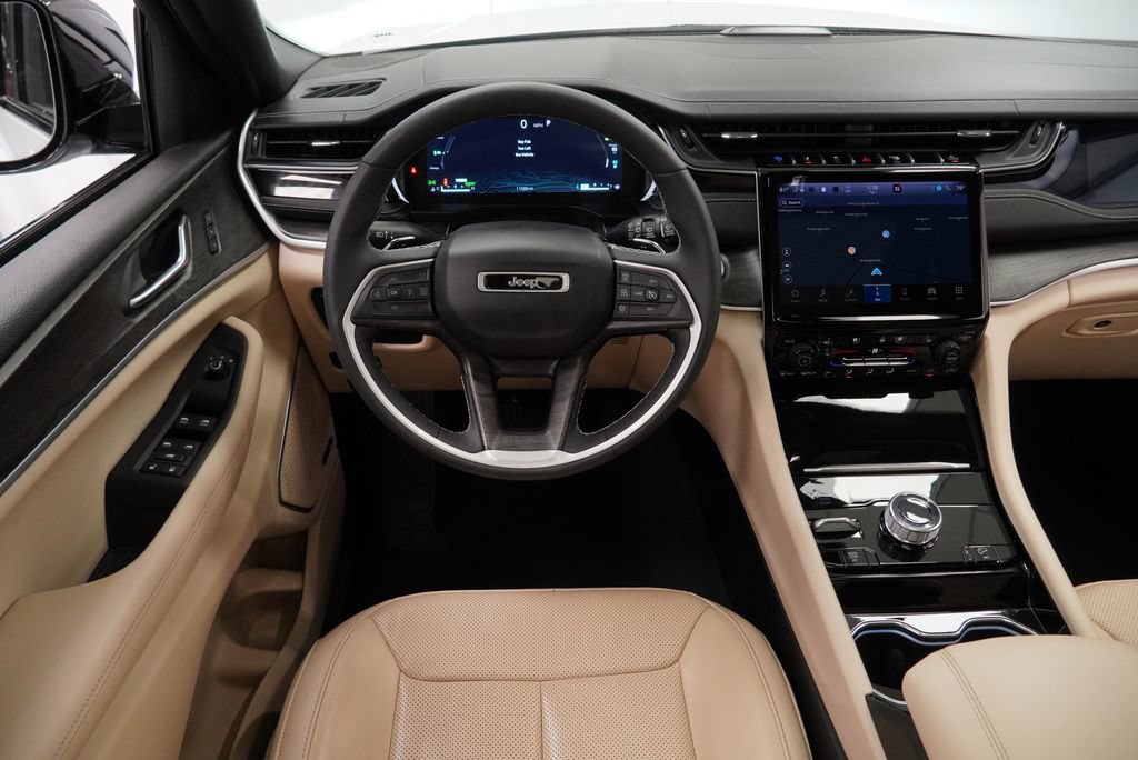 Certified 2022 Jeep Grand Cherokee Limited 4xe w/ Luxury Tech Group II AWD/4WD image 24