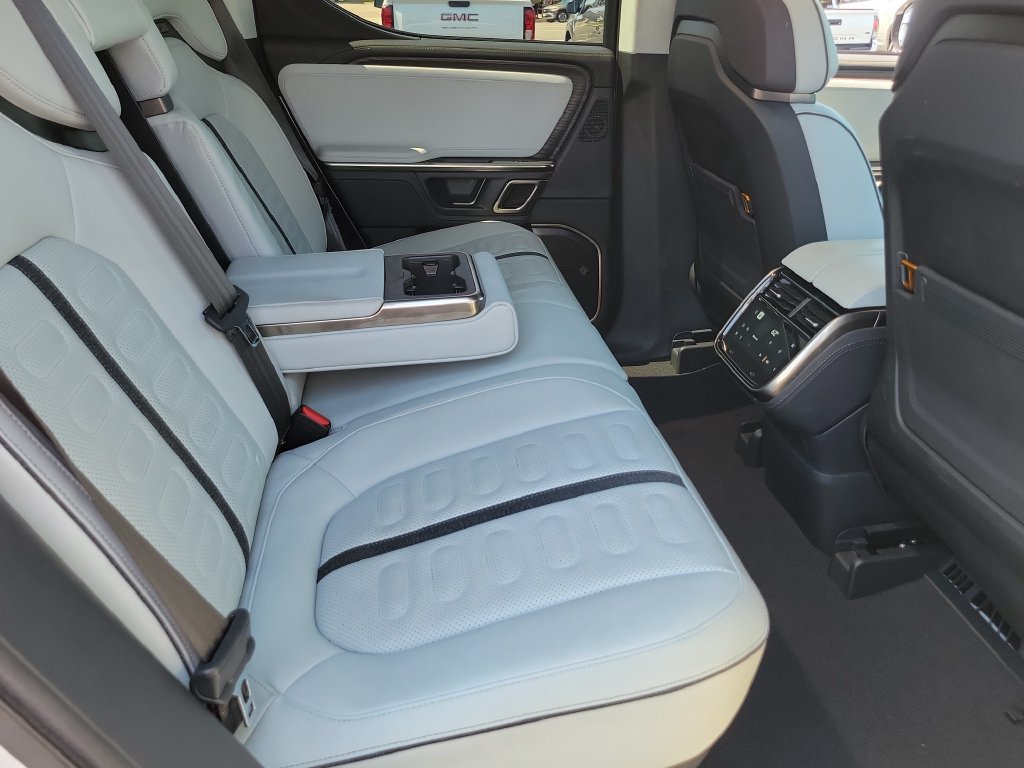 Used 2024 Rivian R1T Adventure Dual AWD/4WD image 18