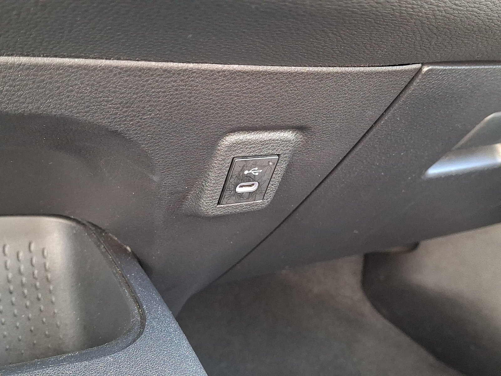 Used 2025 Toyota Corolla LE FWD image 24