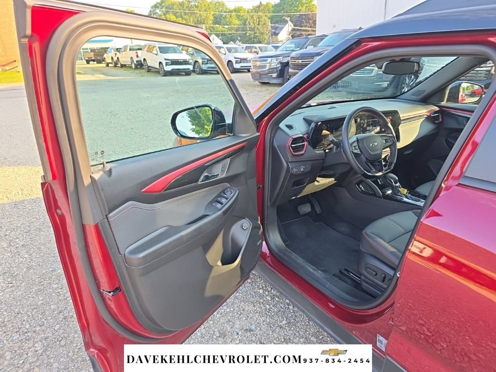 Used 2025 Chevrolet TrailBlazer RS w/ Convenience Package AWD/4WD image 9
