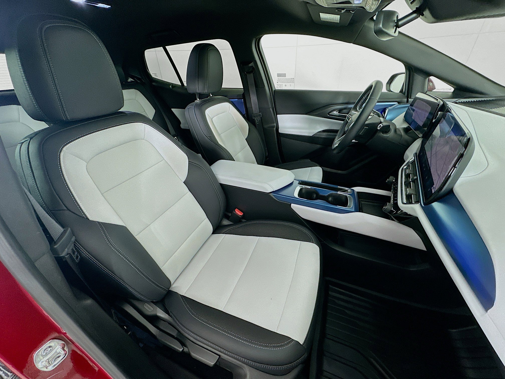 Used 2025 Chevrolet Equinox EV LT image 31