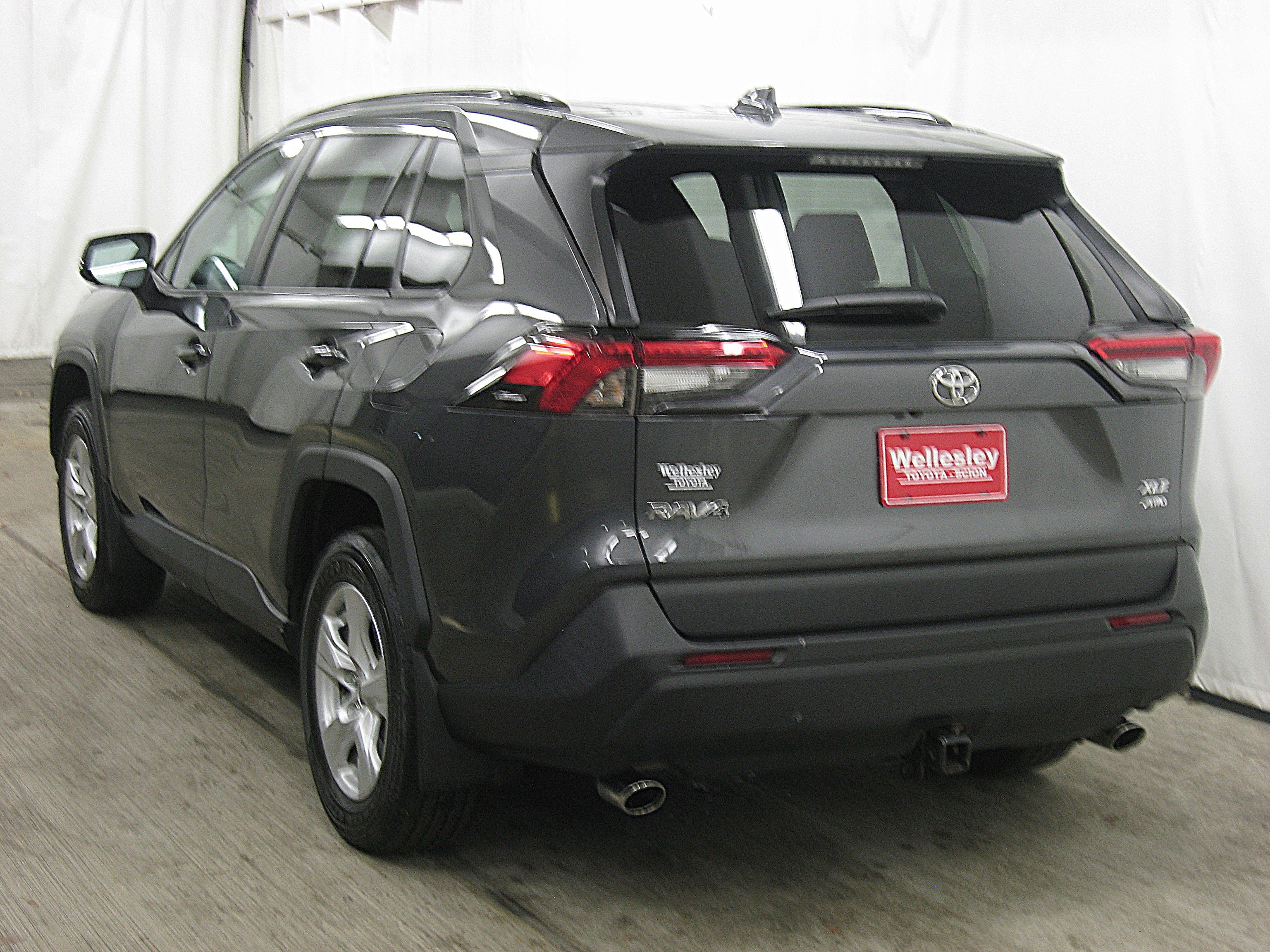 Used 2021 Toyota RAV4 XLE w/ Convenience Package image 26