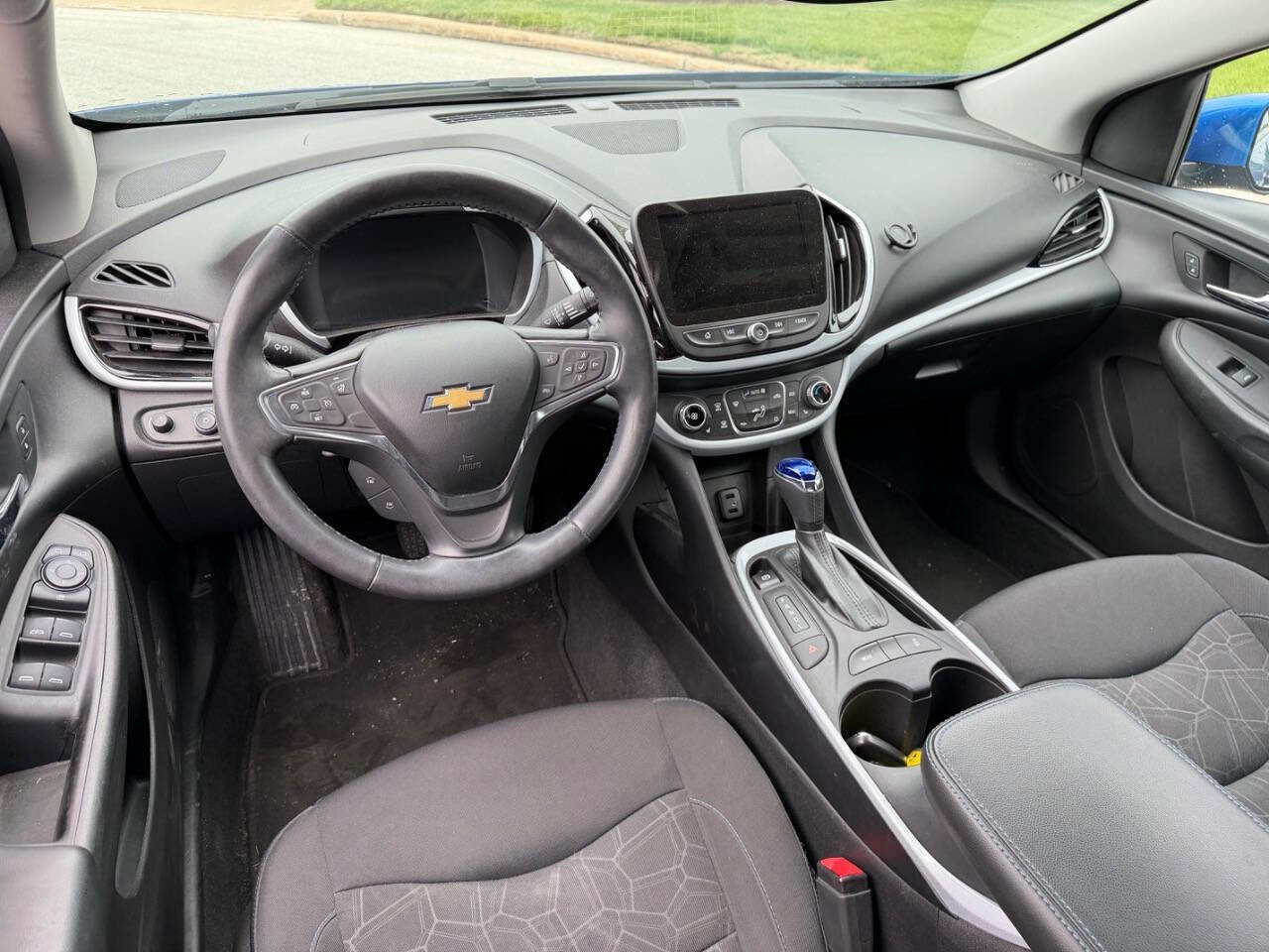 Used 2017 Chevrolet Volt LT w/ Comfort Package FWD image 9