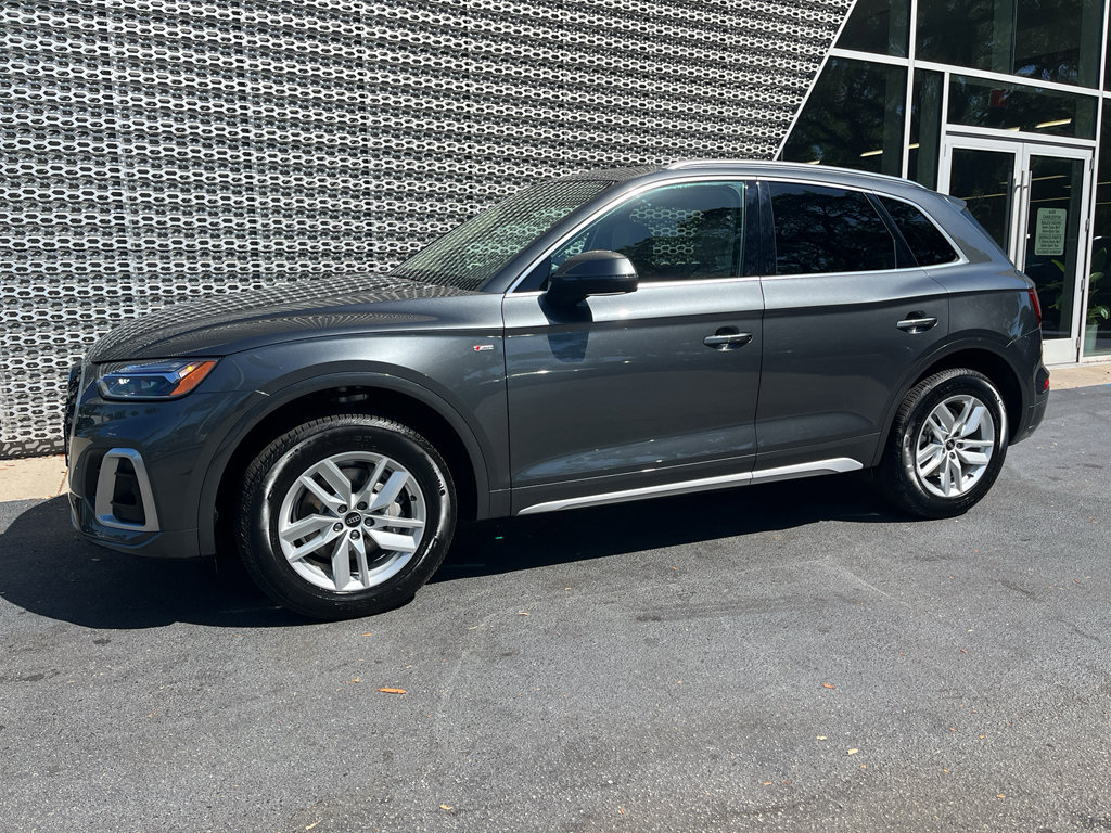 Used 2023 Audi Q5 2.0T Premium w/ Convenience Package image 3