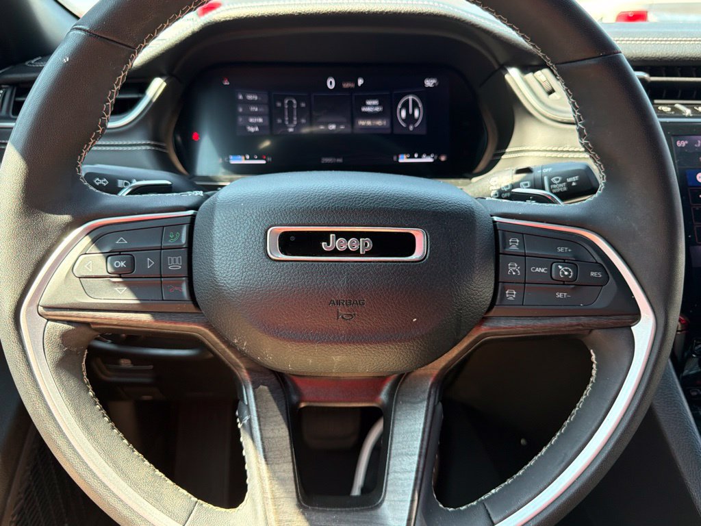 Used 2024 Jeep Grand Cherokee L Limited w/ Black Appearance Package AWD/4WD image 23