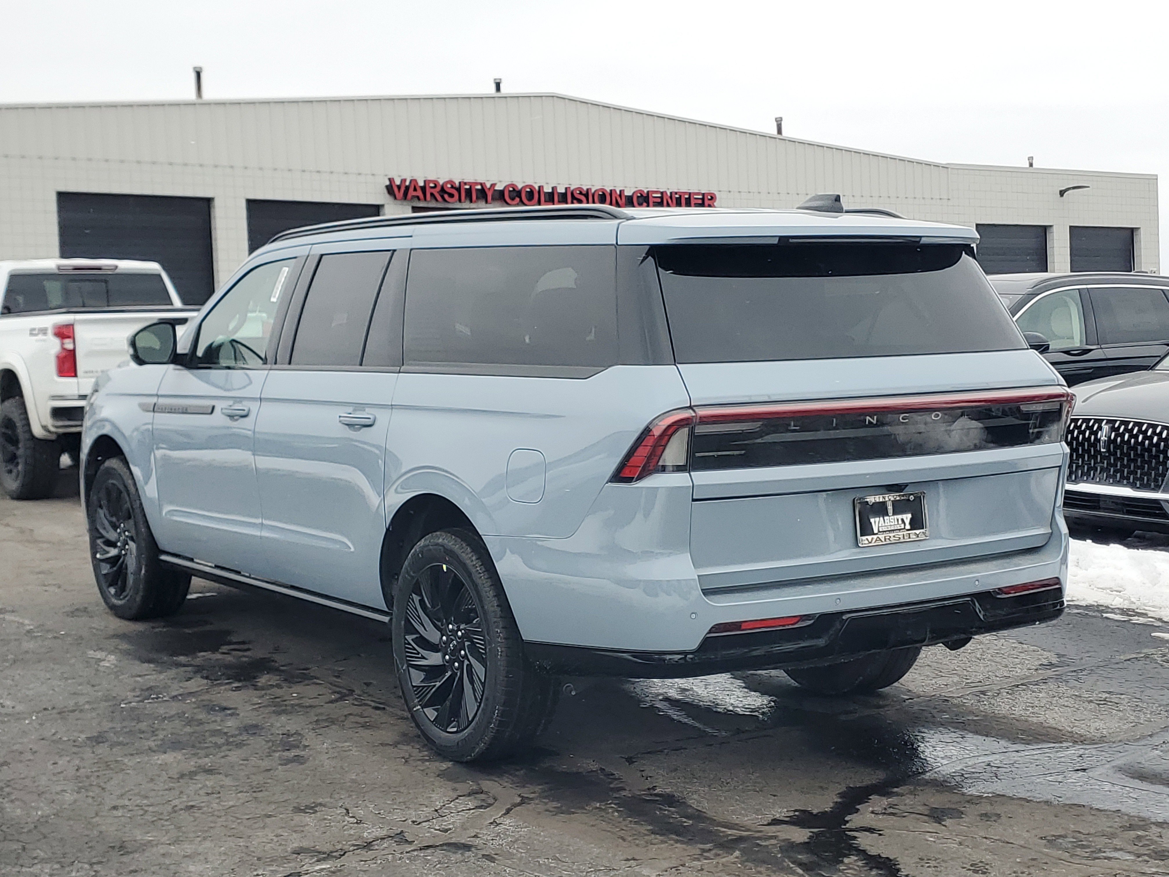 New 2026 Lincoln Navigator L Reserve w/ Jet Appearance Package image 3